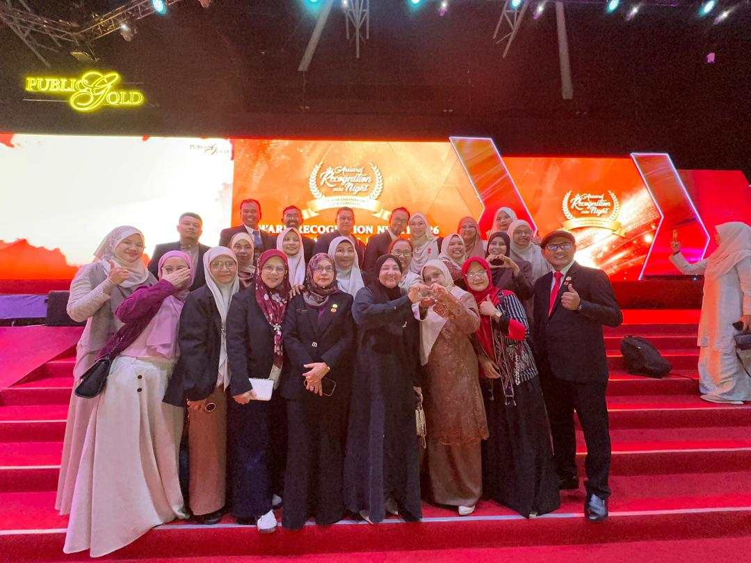Kak Jue di sebuah acara Public Gold